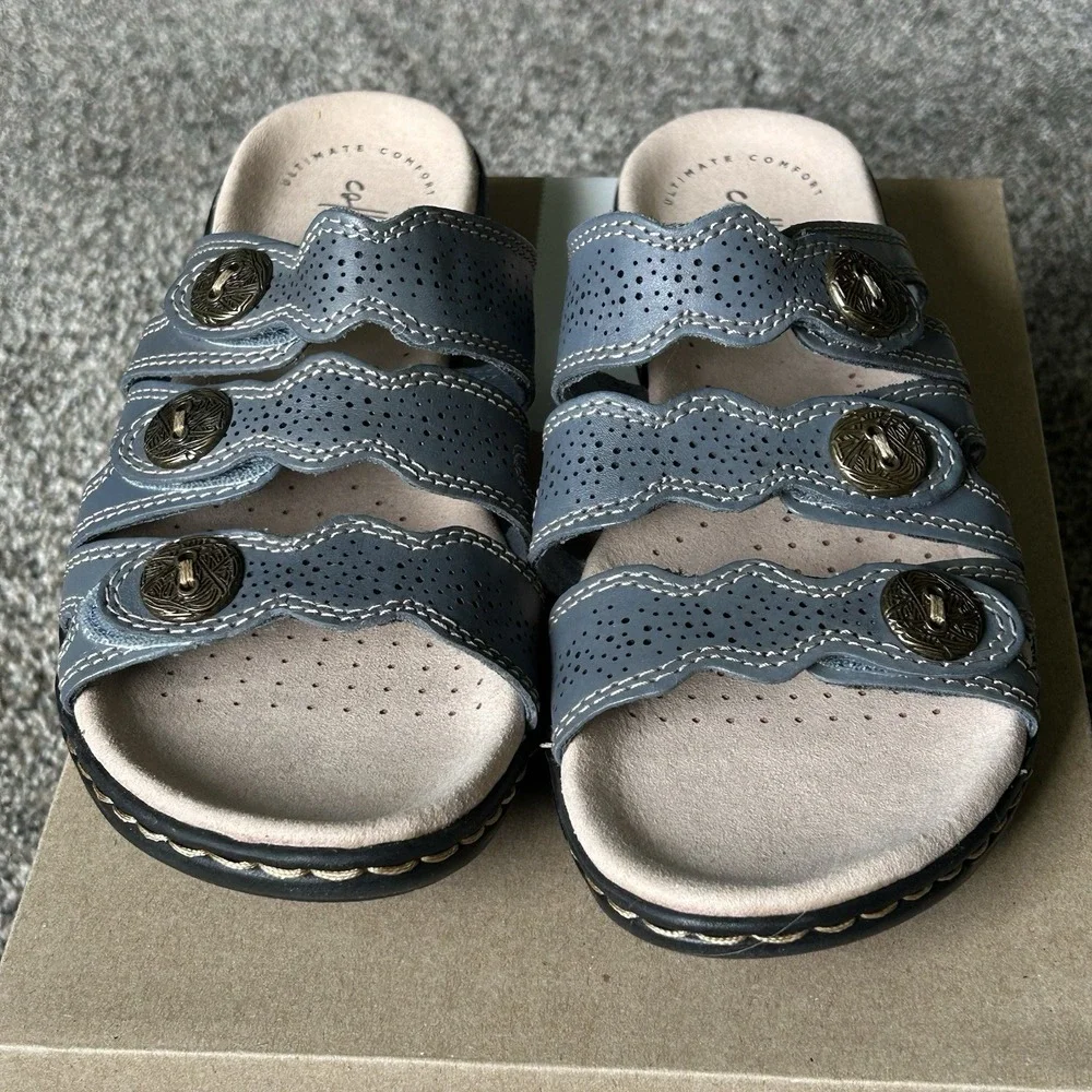 NIB Clarks Collection Leisa Grace - Size 7.5 -Denim Blue/Grey Adjustable 3 Strap